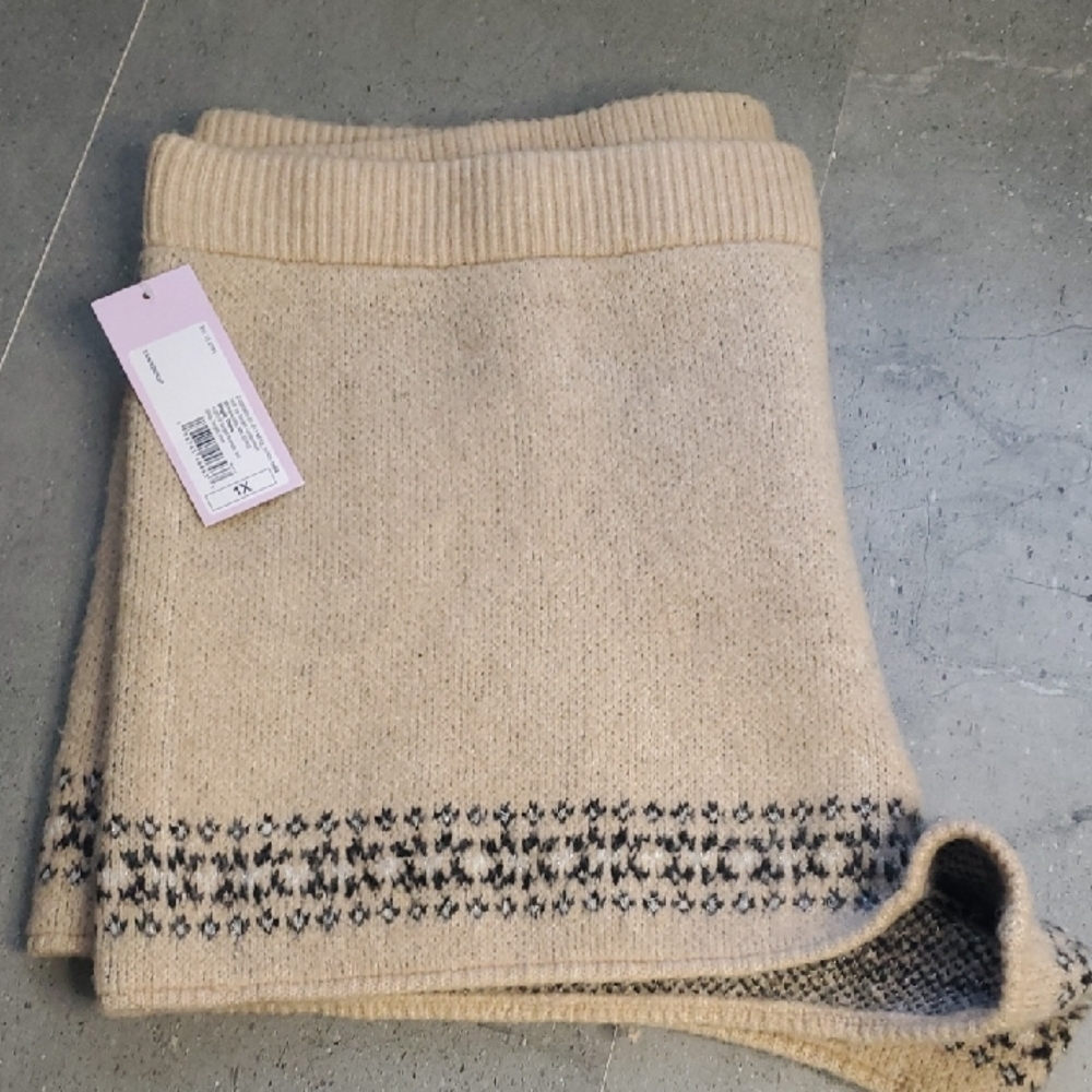 Wild Fable Beige and Black Knit Shorts